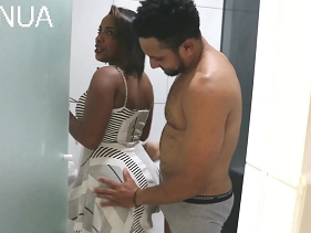Negona brasileira transou gostoso com um macho pauzudo